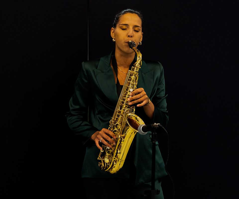 Traction Club &mdash; apresenta&ccedil;&atilde;o de saxofone ao vivo